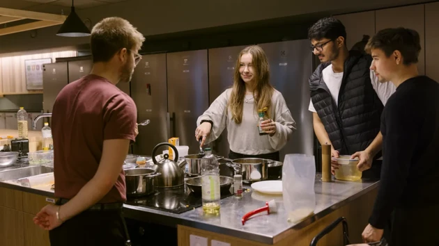 Students cooking in the student kitchen at UID.