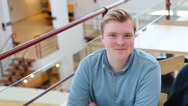 Foto av Elias Lindholm, student på Socionomprogrammet. 