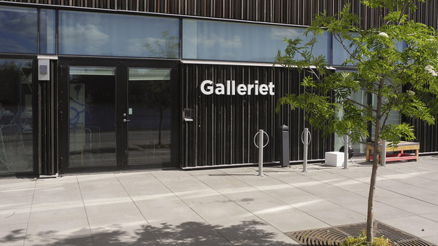 Konsthögskolans galleri, entré mot älven